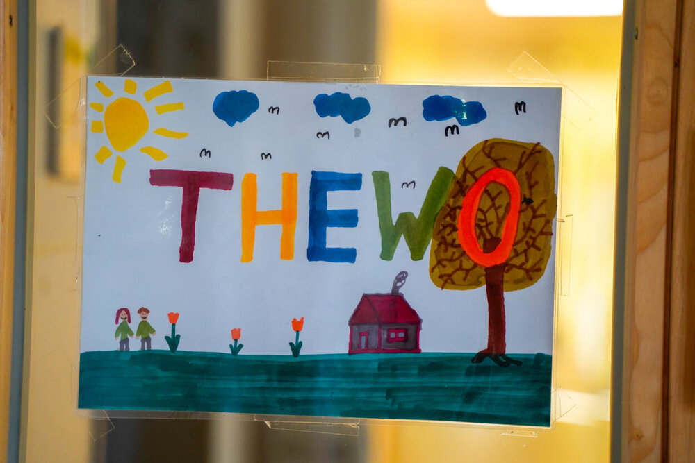 Gemaltes Eingangsschild der Therapeutischen Wohngruppe