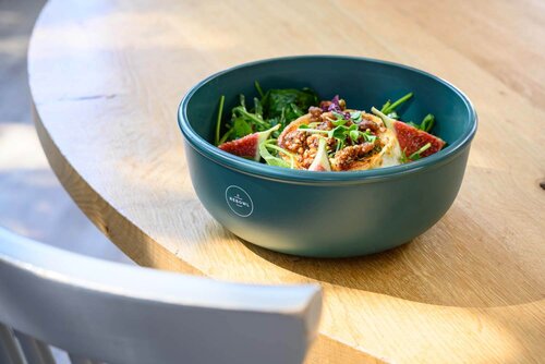 Eine rebowl-Schale steht auf einem Tisch