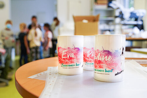 Mit Motiven bedruckte Tassen im Copyshop Medienfabrik Greifswald