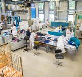 In der Wäscherei des Pommerschen Diakonievereins Blick in die Wäscherei